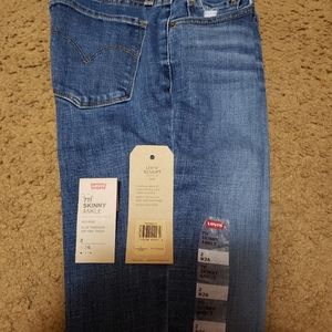 Womens Levi Mid rise Crop Jeans. Brand new.